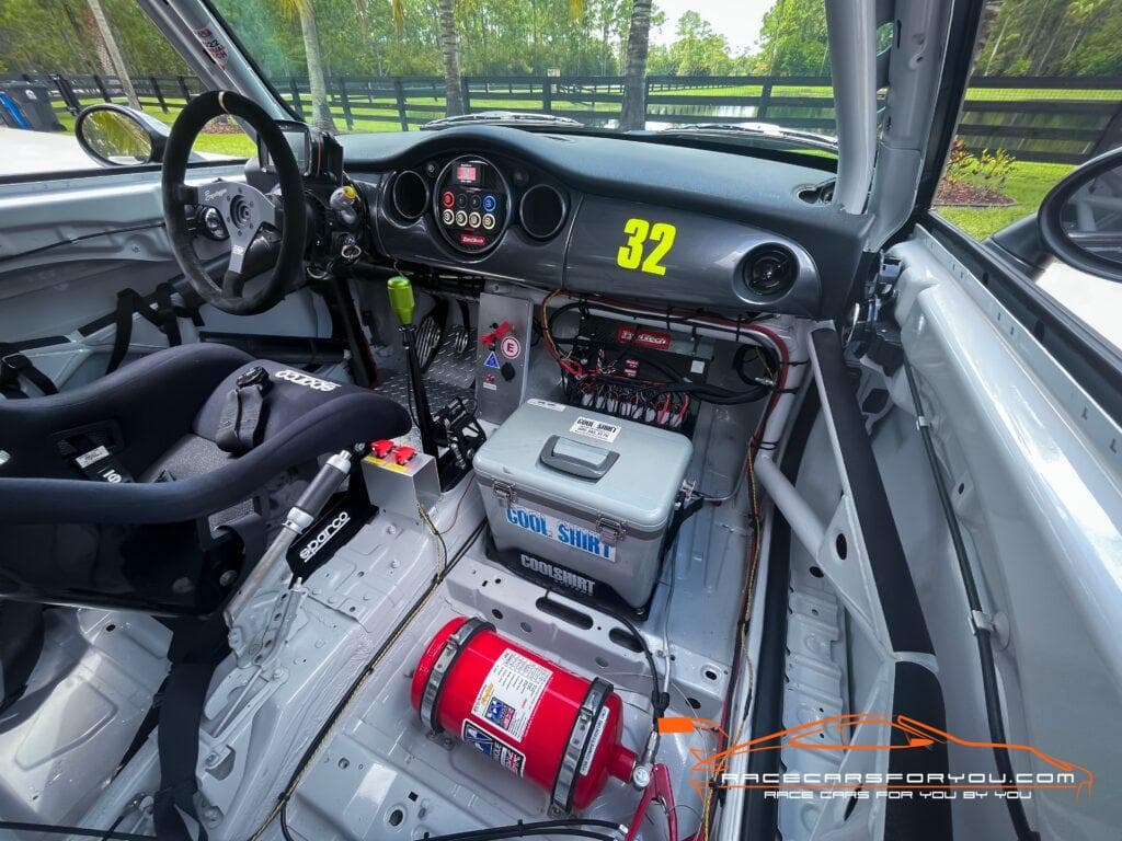 Mini Cooper S R53 2006 - Race Cars For You
